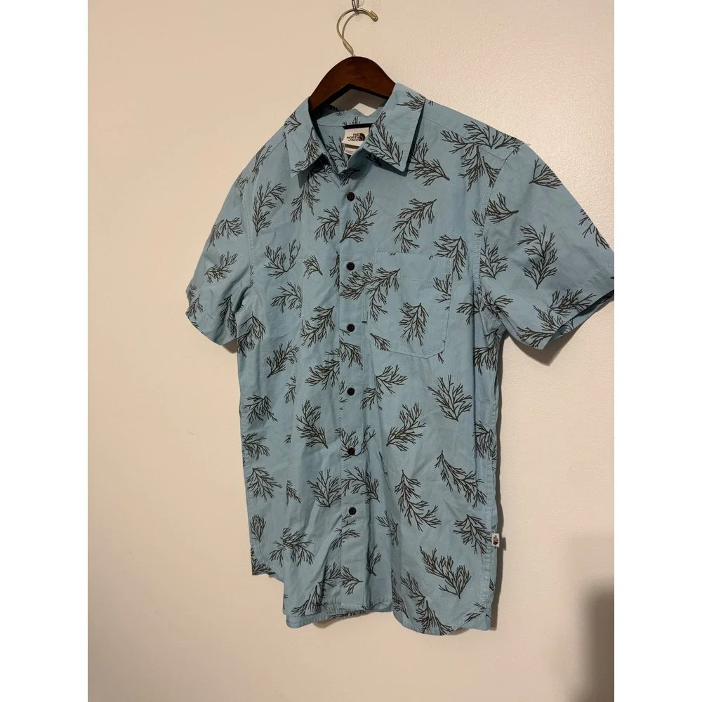 The North Face Mens Medium Blue Botanical Branch Print Short Sleeve Button Shirt